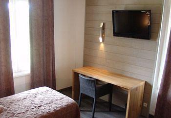Salies-de-Béarn Brit Hotel Du Golf Le Lodge מראה חיצוני תמונה