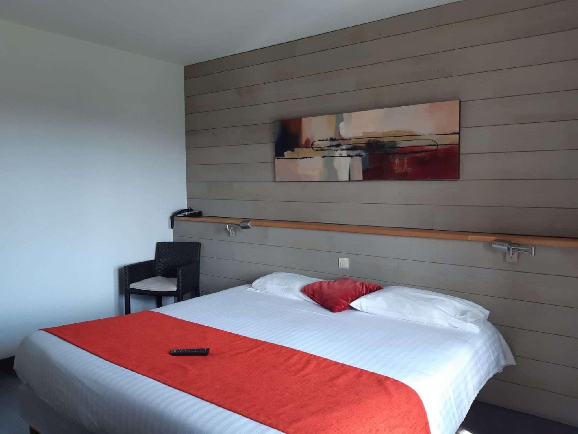 Salies-de-Béarn Brit Hotel Du Golf Le Lodge מראה חיצוני תמונה