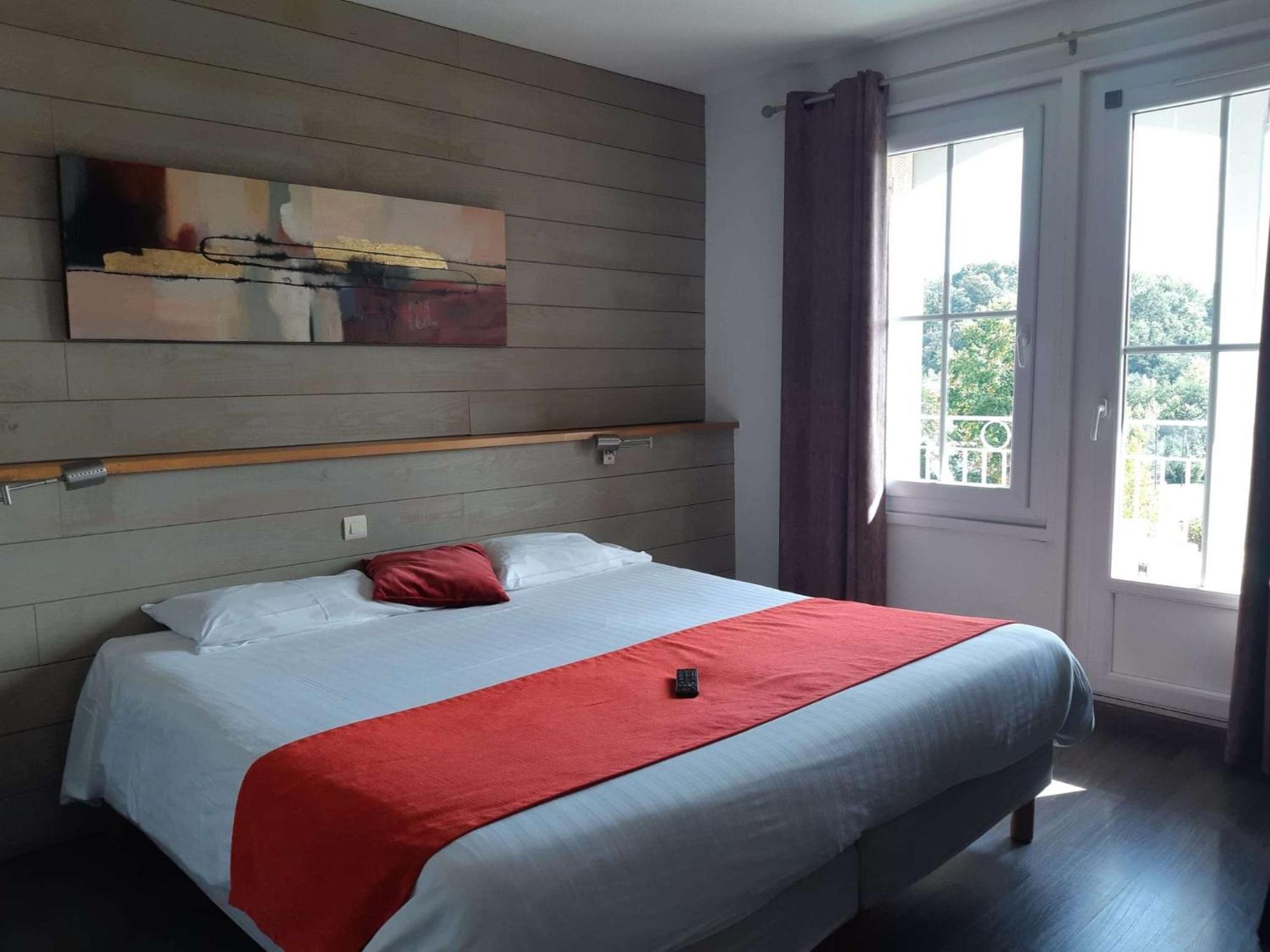 Salies-de-Béarn Brit Hotel Du Golf Le Lodge מראה חיצוני תמונה